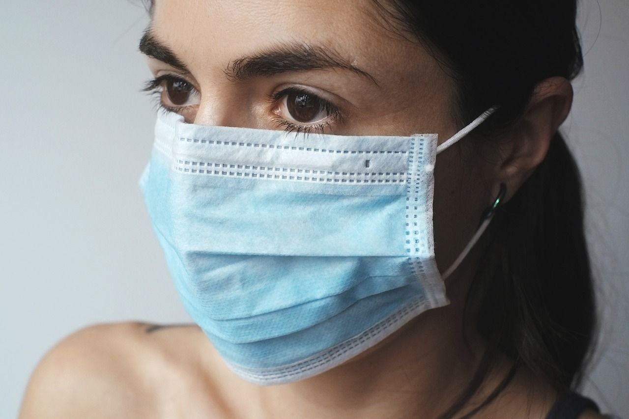 Woman wearing a face mask