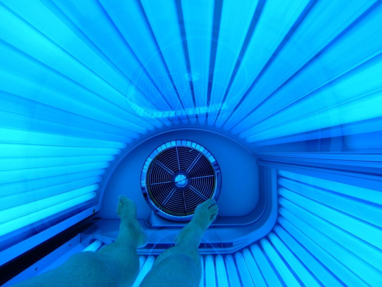 View inside a tanning bed