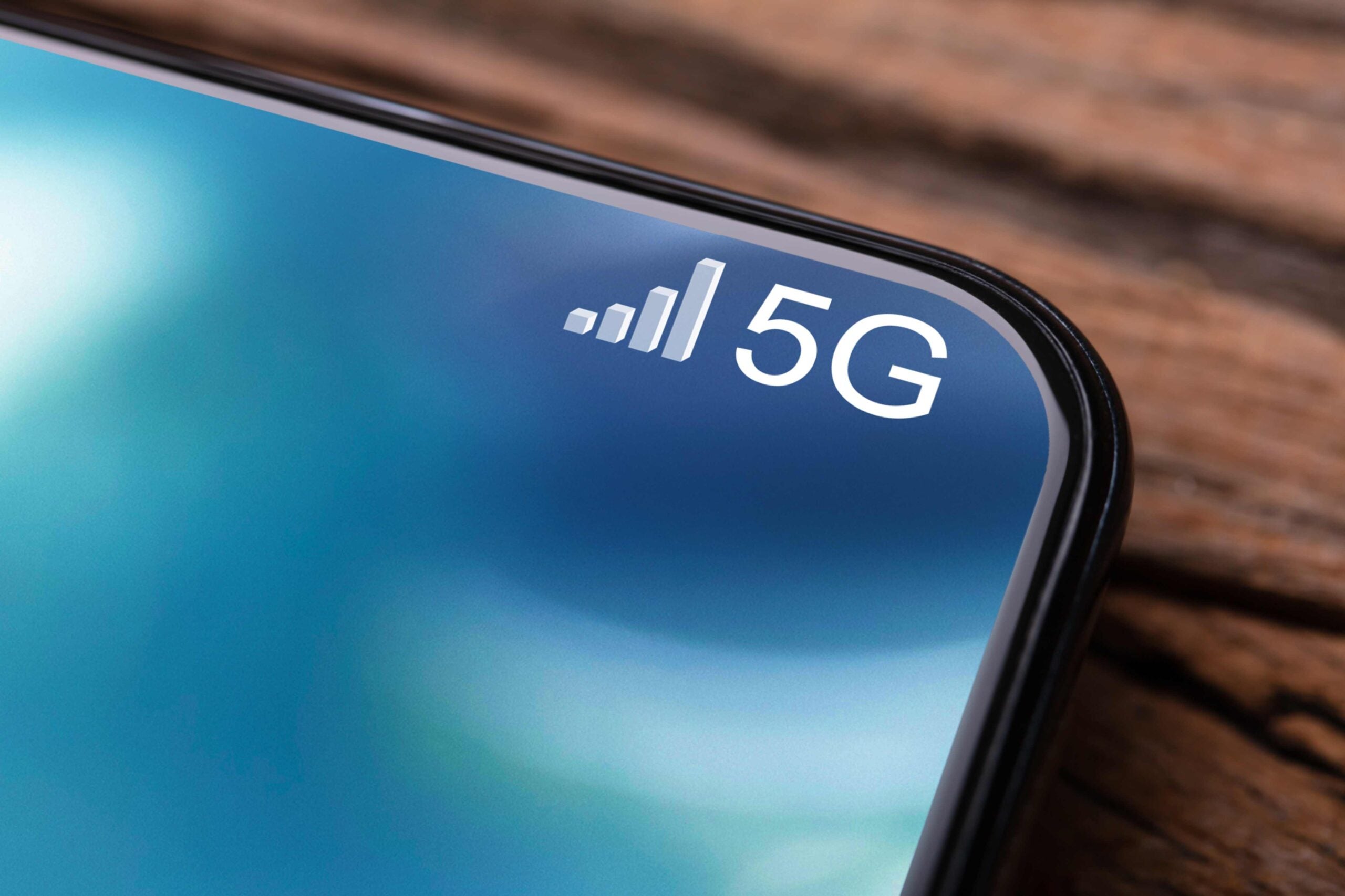 Cell phone with 5G